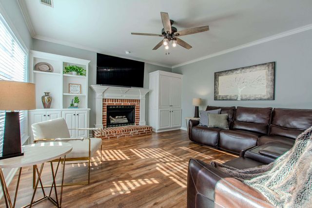 2015 Sawgrass Dr, Little Rock, AR 72212