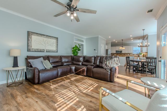 2015 Sawgrass Dr, Little Rock, AR 72212