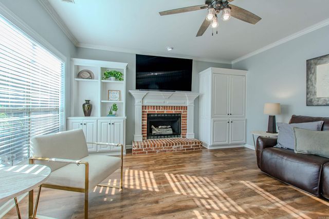 2015 Sawgrass Dr, Little Rock, AR 72212