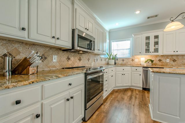 2015 Sawgrass Dr, Little Rock, AR 72212