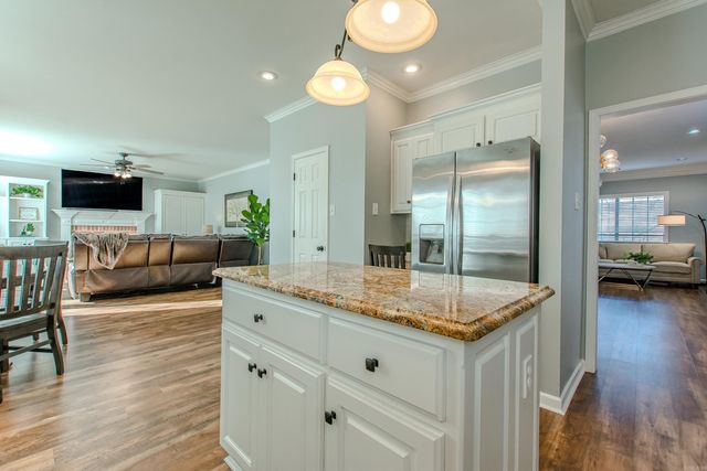 2015 Sawgrass Dr, Little Rock, AR 72212