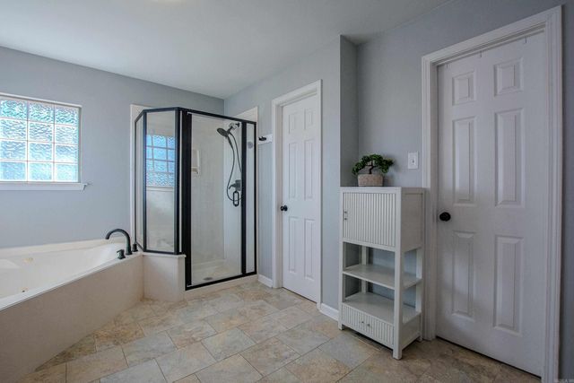 2015 Sawgrass Dr, Little Rock, AR 72212