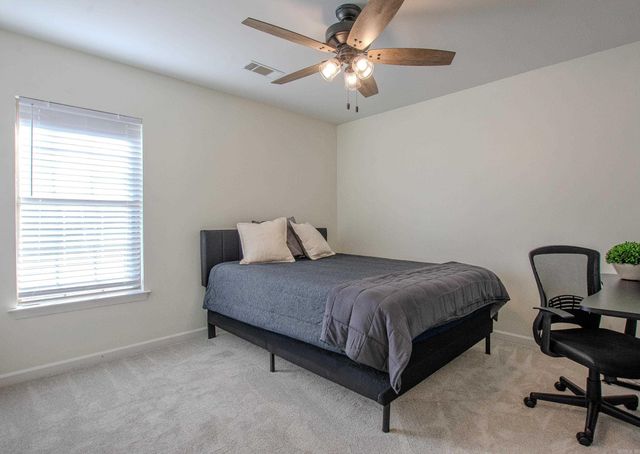 2015 Sawgrass Dr, Little Rock, AR 72212