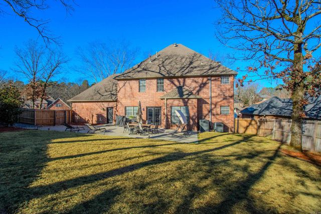 2015 Sawgrass Dr, Little Rock, AR 72212