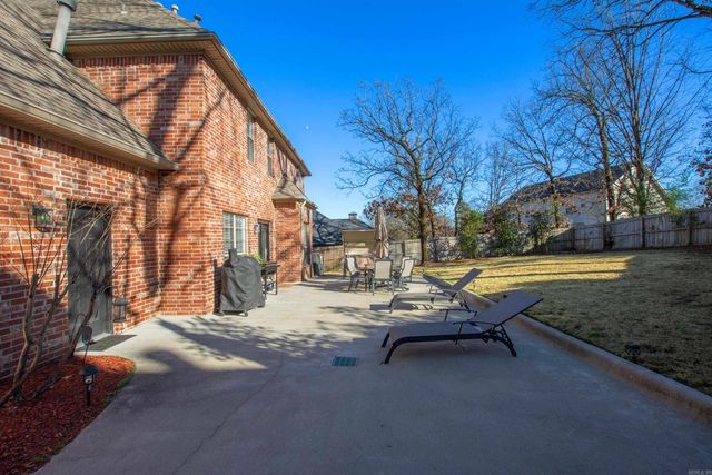 2015 Sawgrass Dr, Little Rock, AR 72212