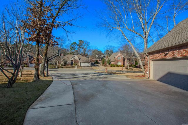 2015 Sawgrass Dr, Little Rock, AR 72212