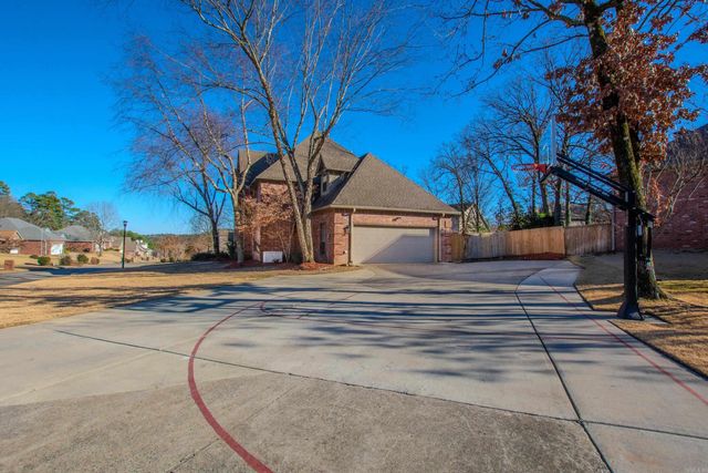 2015 Sawgrass Dr, Little Rock, AR 72212