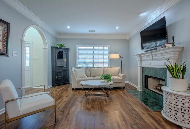 2015 Sawgrass Dr, Little Rock, AR 72212