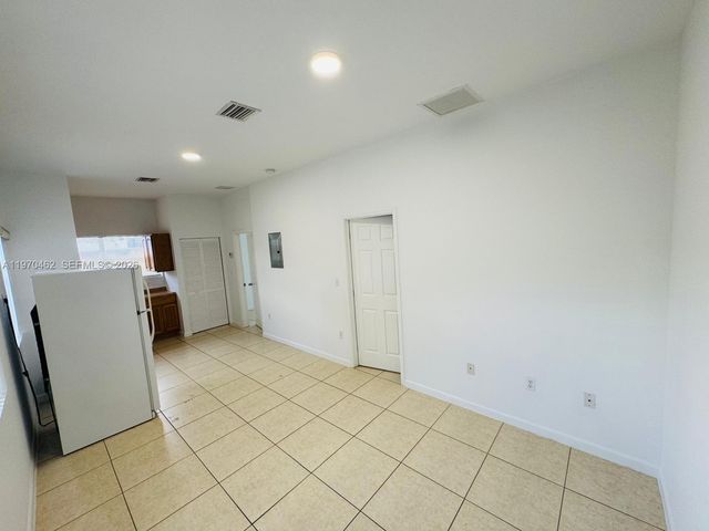 1330 NW 5th St 5, Miami, FL 33125