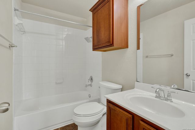 2150 BRINKLEY DR, New Braunfels, TX 78130