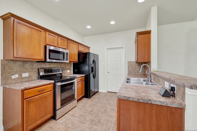 2150 BRINKLEY DR, New Braunfels, TX 78130