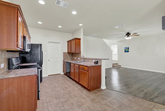 2150 BRINKLEY DR, New Braunfels, TX 78130