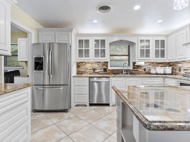 2917 Encino Avenue, Bay City, TX 77414