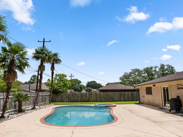 2917 Encino Avenue, Bay City, TX 77414