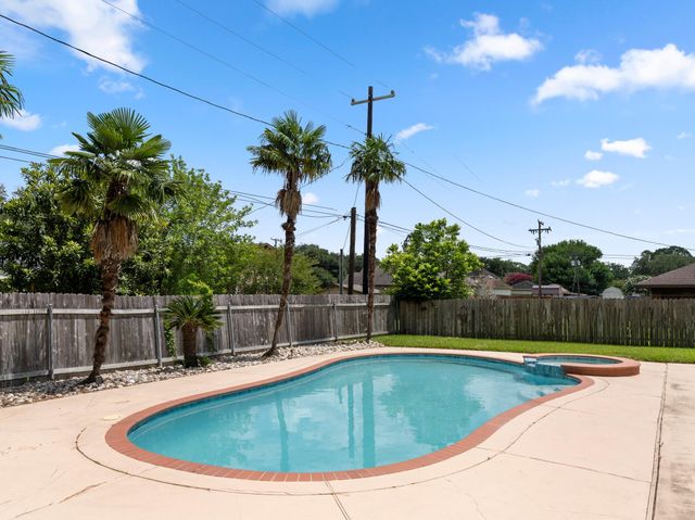 2917 Encino Avenue, Bay City, TX 77414