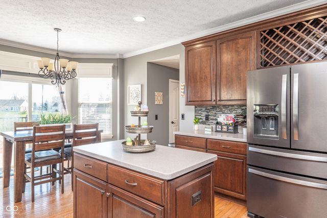 16755 Lakeville Crossing, Westfield, IN 46074