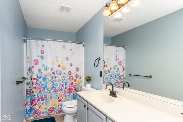 16755 Lakeville Crossing, Westfield, IN 46074