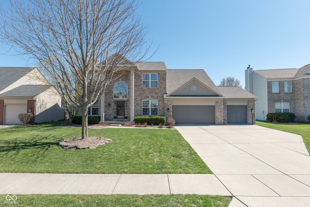 16755 Lakeville Crossing, Westfield, IN 46074