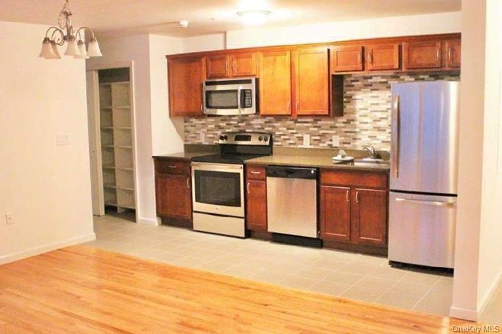 160 Chatterton Avenue 1A, White Plains, NY 10606