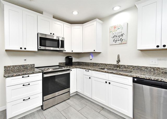 26 CANTER CLUB COURT, Debary, FL 32713