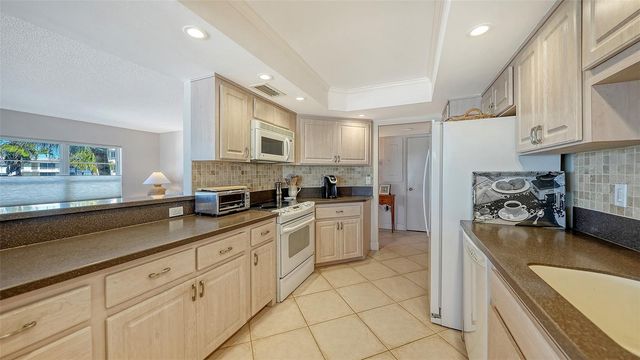 800 BENJAMIN FRANKLIN DRIVE 308, Sarasota, FL 34236