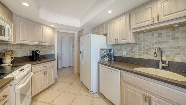 800 BENJAMIN FRANKLIN DRIVE 308, Sarasota, FL 34236