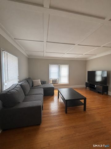 8 Thompson Court, Enfield, CT 06082