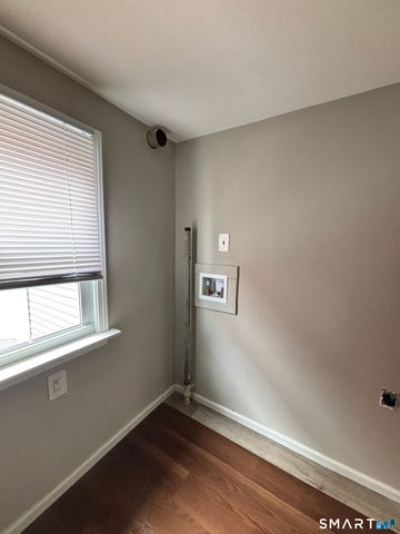 8 Thompson Court, Enfield, CT 06082