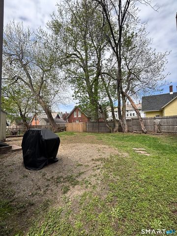 8 Thompson Court, Enfield, CT 06082