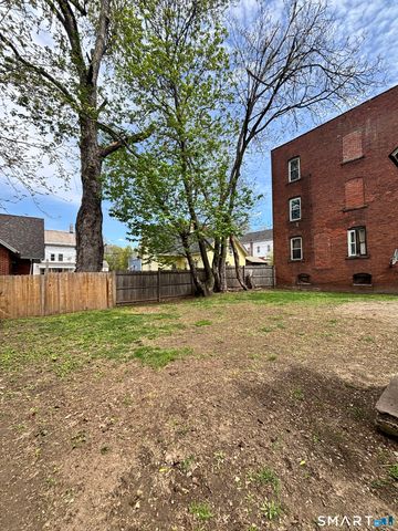 8 Thompson Court, Enfield, CT 06082