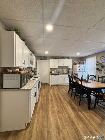 8 Thompson Court, Enfield, CT 06082