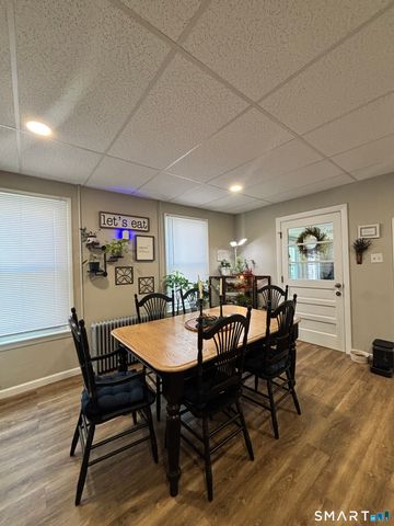 8 Thompson Court, Enfield, CT 06082