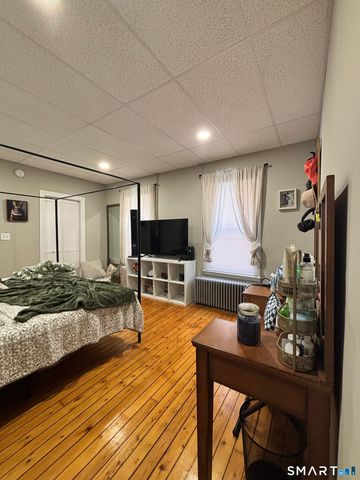 8 Thompson Court, Enfield, CT 06082
