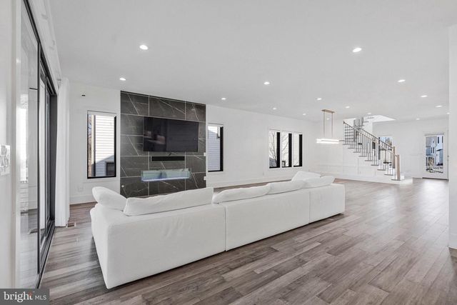 1354 MONITOR LN, Mclean, VA 22101