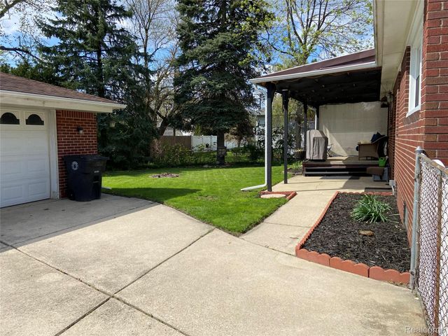 17812 Quarry Road, Riverview, MI 48193