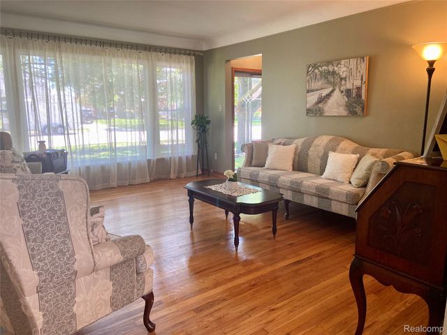 17812 Quarry Road, Riverview, MI 48193