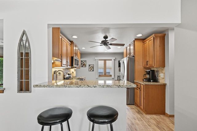 924 S 124th STREET, West Allis, WI 53214