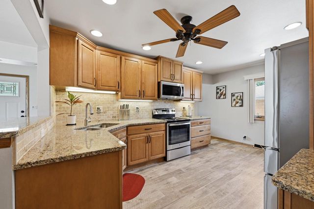 924 S 124th STREET, West Allis, WI 53214