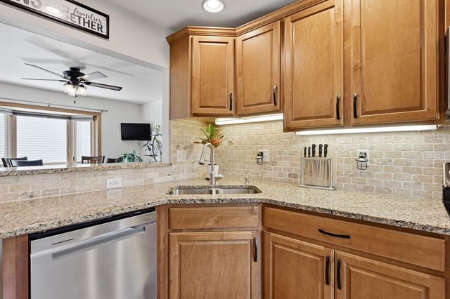 924 S 124th STREET, West Allis, WI 53214