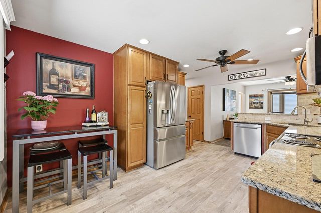 924 S 124th STREET, West Allis, WI 53214