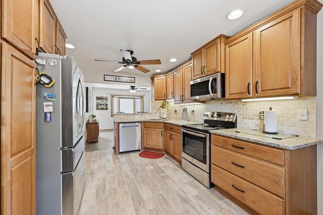 924 S 124th STREET, West Allis, WI 53214