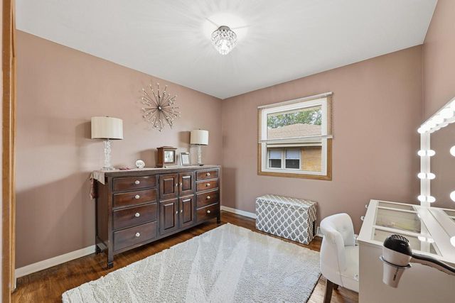 924 S 124th STREET, West Allis, WI 53214