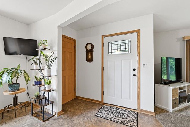924 S 124th STREET, West Allis, WI 53214