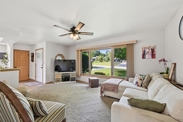 924 S 124th STREET, West Allis, WI 53214