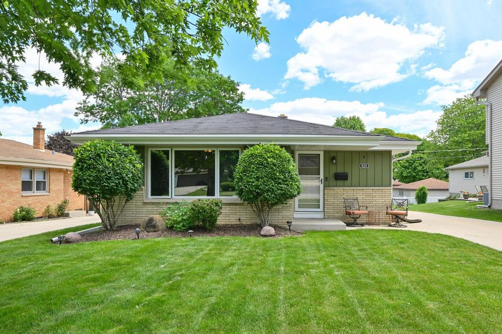 924 S 124th STREET, West Allis, WI 53214