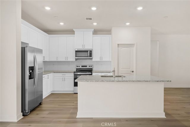 22832 Saddleback Avenue, Apple Valley, CA 92307