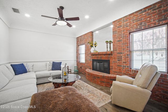 572 Lake Ashley Circle, Melbourne, FL 32904