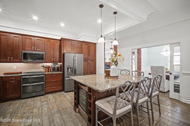 572 Lake Ashley Circle, Melbourne, FL 32904