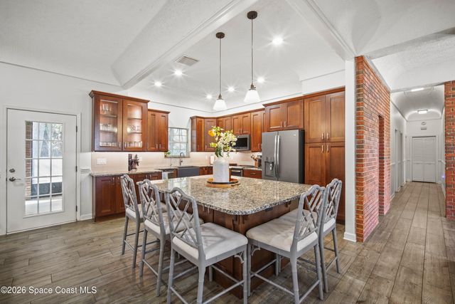 572 Lake Ashley Circle, Melbourne, FL 32904