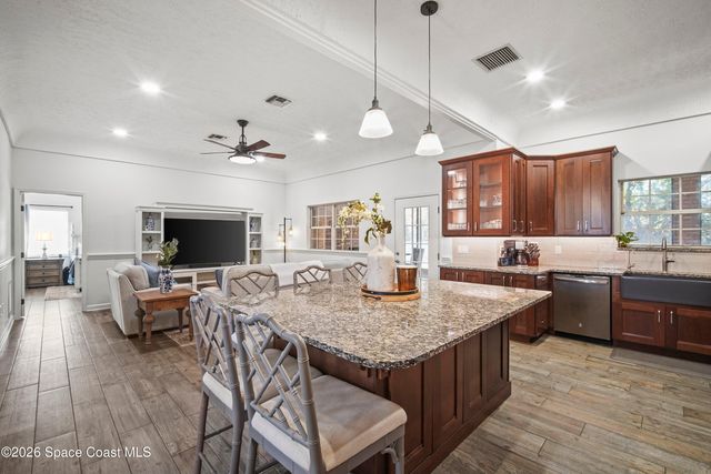 572 Lake Ashley Circle, Melbourne, FL 32904